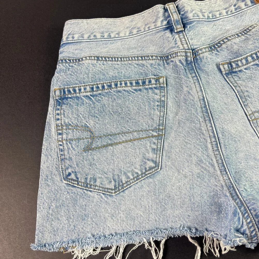 American Eagle Short Women 28* Mom Hi Rise Light Blue Faded Cut Off Jorts Tag 6R